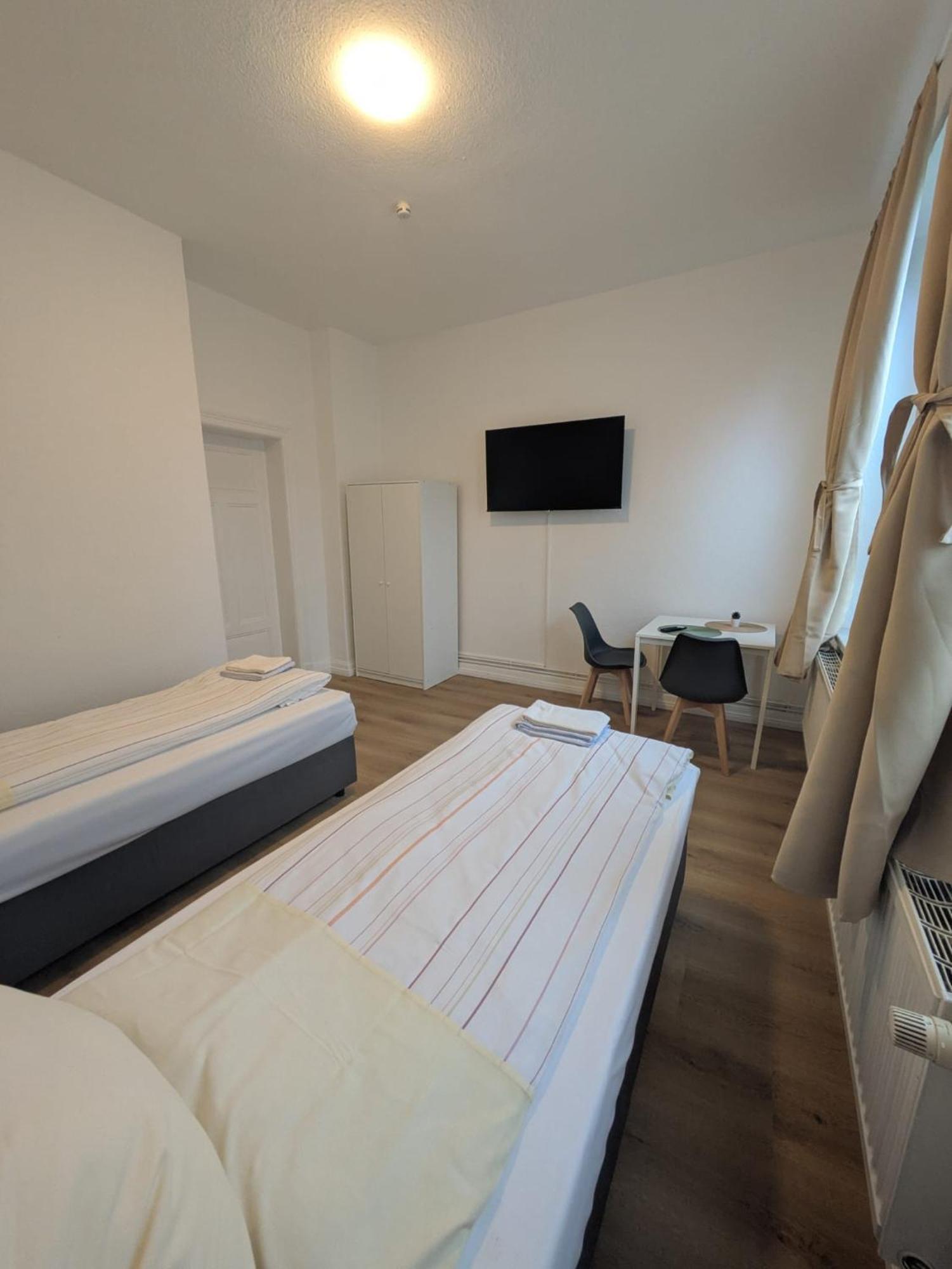 Modernes Apartment Mit 2 Schlafzimmern Und Privatparkplatz Nahe Innenstadt 新明斯特 外观 照片