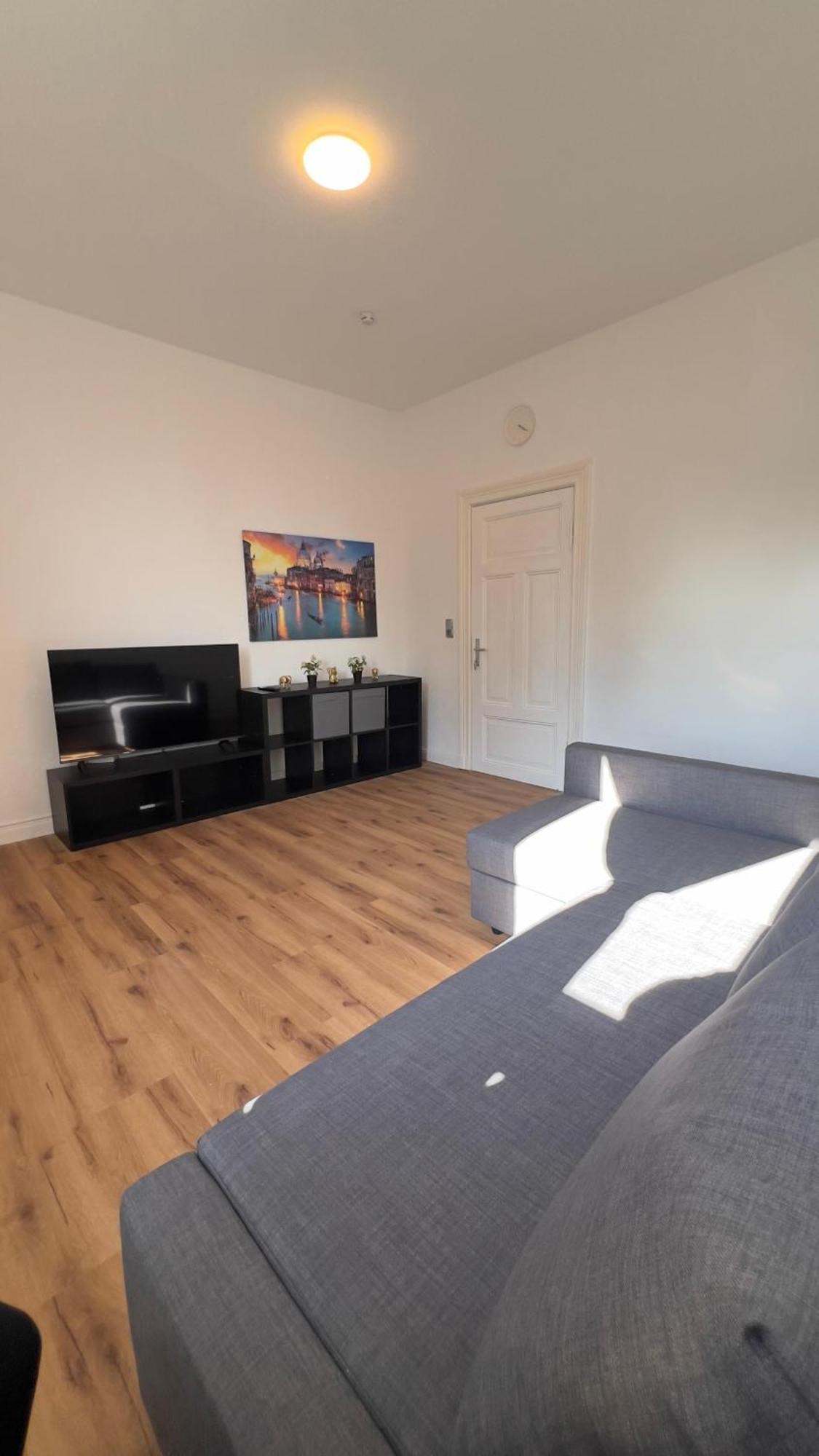 Modernes Apartment Mit 2 Schlafzimmern Und Privatparkplatz Nahe Innenstadt 新明斯特 外观 照片