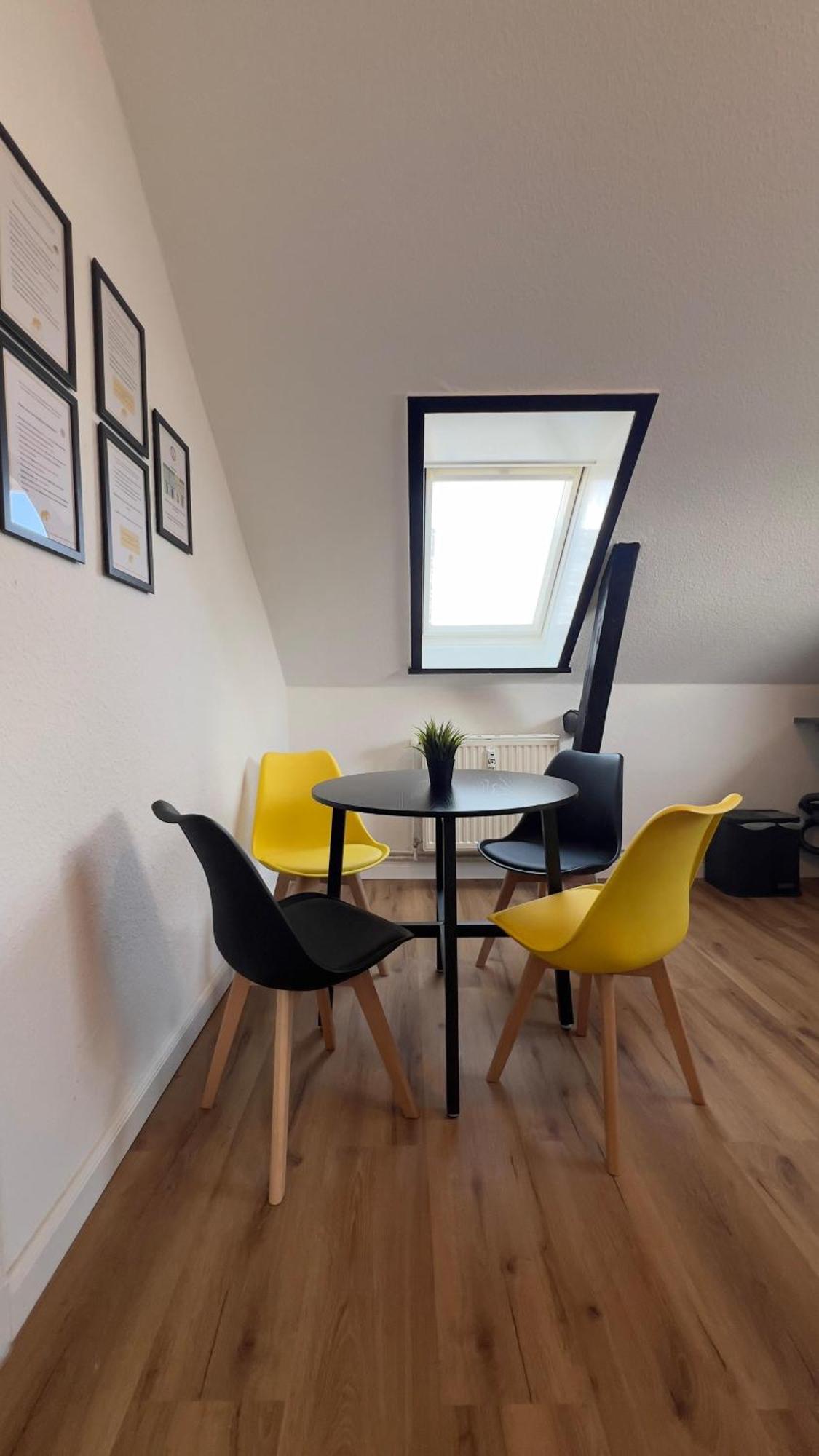 Modernes Apartment Mit 2 Schlafzimmern Und Privatparkplatz Nahe Innenstadt 新明斯特 外观 照片