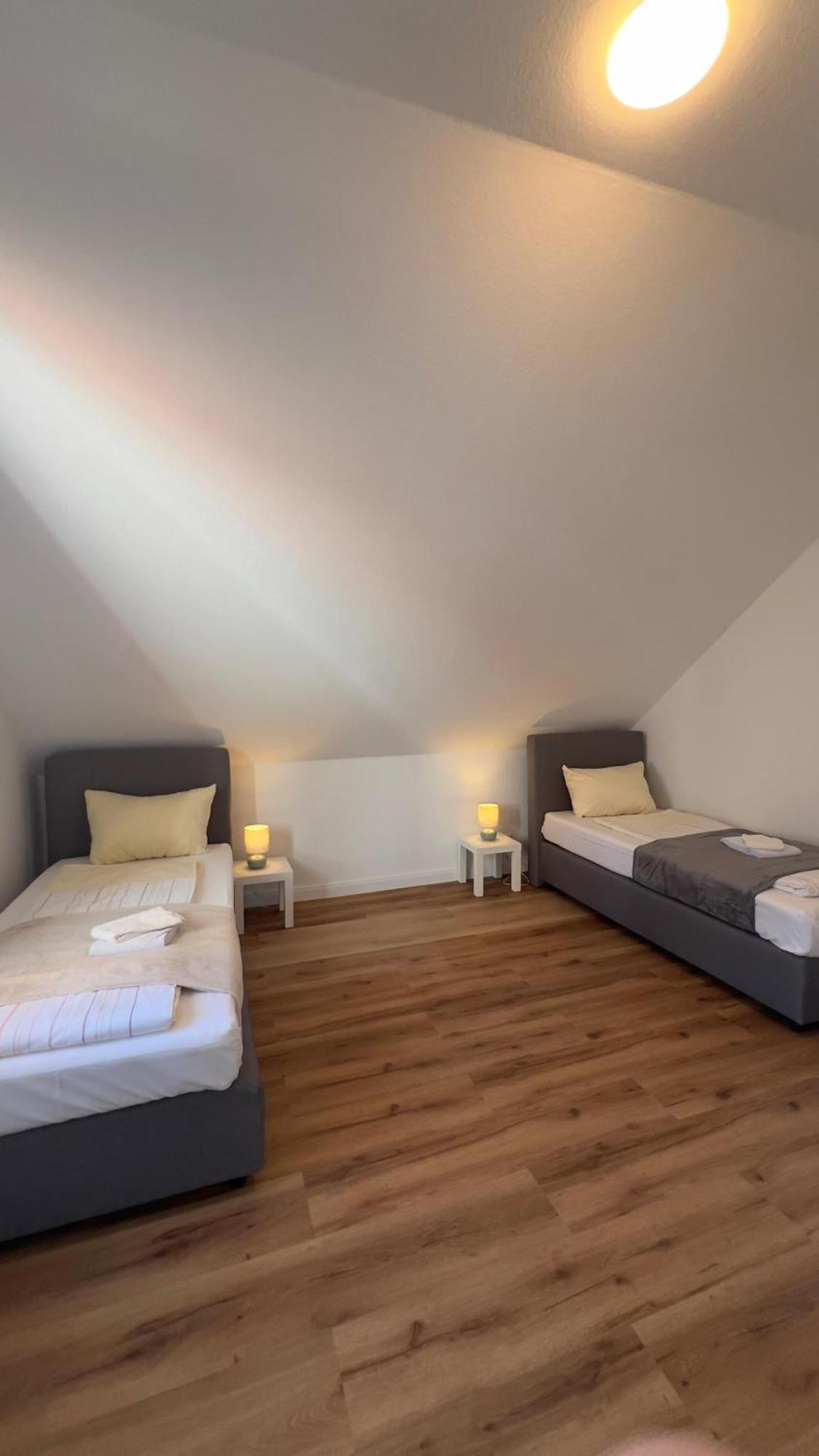 Modernes Apartment Mit 2 Schlafzimmern Und Privatparkplatz Nahe Innenstadt 新明斯特 外观 照片