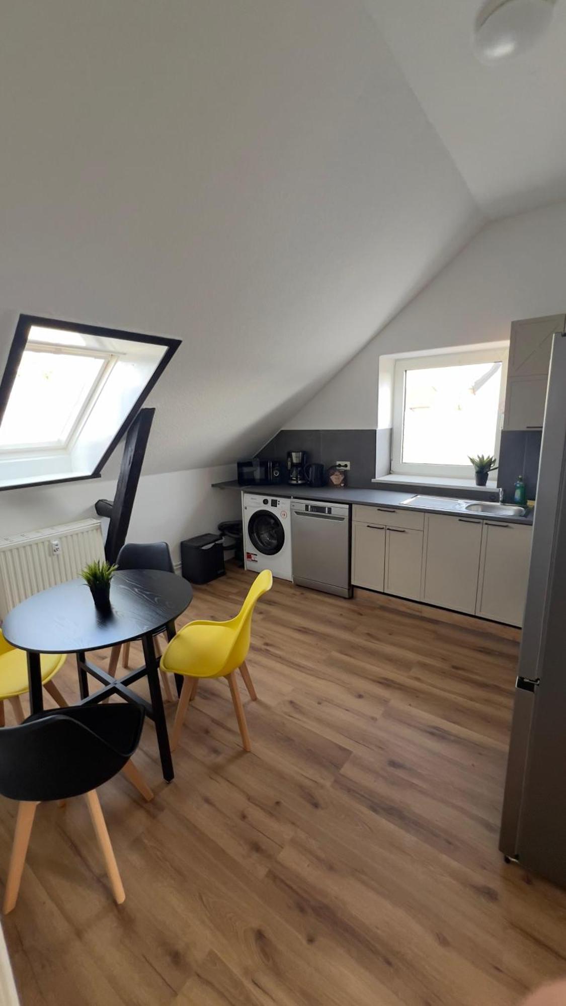 Modernes Apartment Mit 2 Schlafzimmern Und Privatparkplatz Nahe Innenstadt 新明斯特 外观 照片